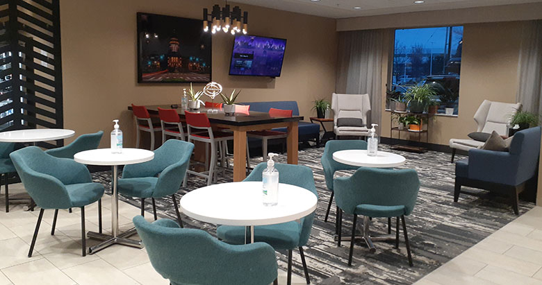 Cozy dining area with tables and chairs at Simple Suites Boise.